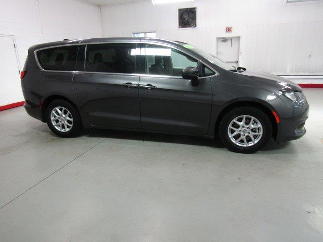 2022 Chrysler Voyager LX Granite Crystal Metallic Clearcoat, Beaverdale, PA