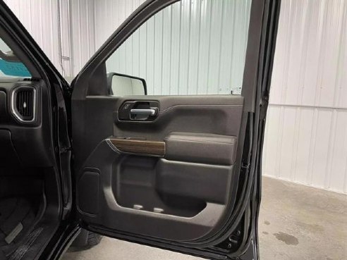 2021 Chevrolet Silverado 1500 LT Pickup 4D 5 3-4 ft Black, Sioux Falls, SD